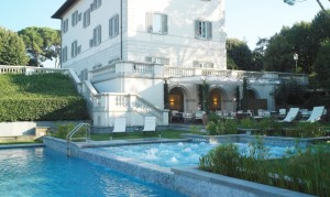Villa-La-Vedetta-FIRENZE-Facade-from-the-pool-res